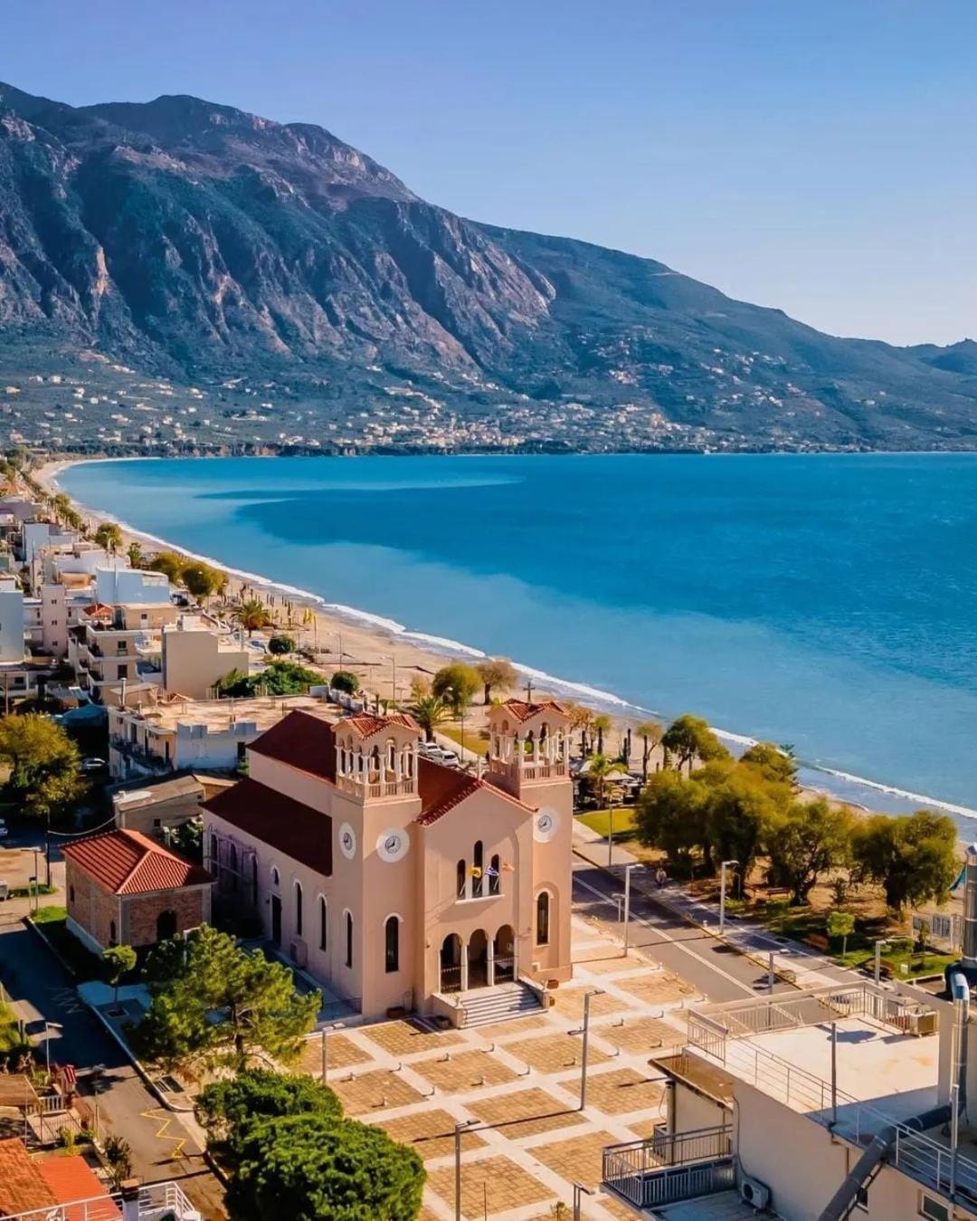 Messinian Blue Seaside Villa Kalamata Bagian luar foto