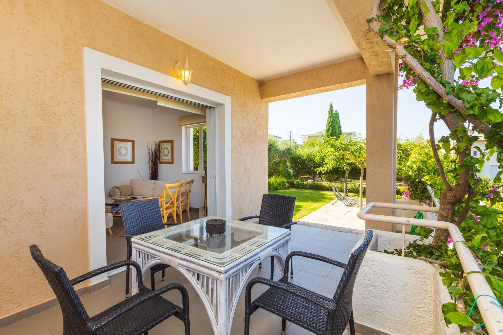 Messinian Blue Seaside Villa Kalamata Bagian luar foto