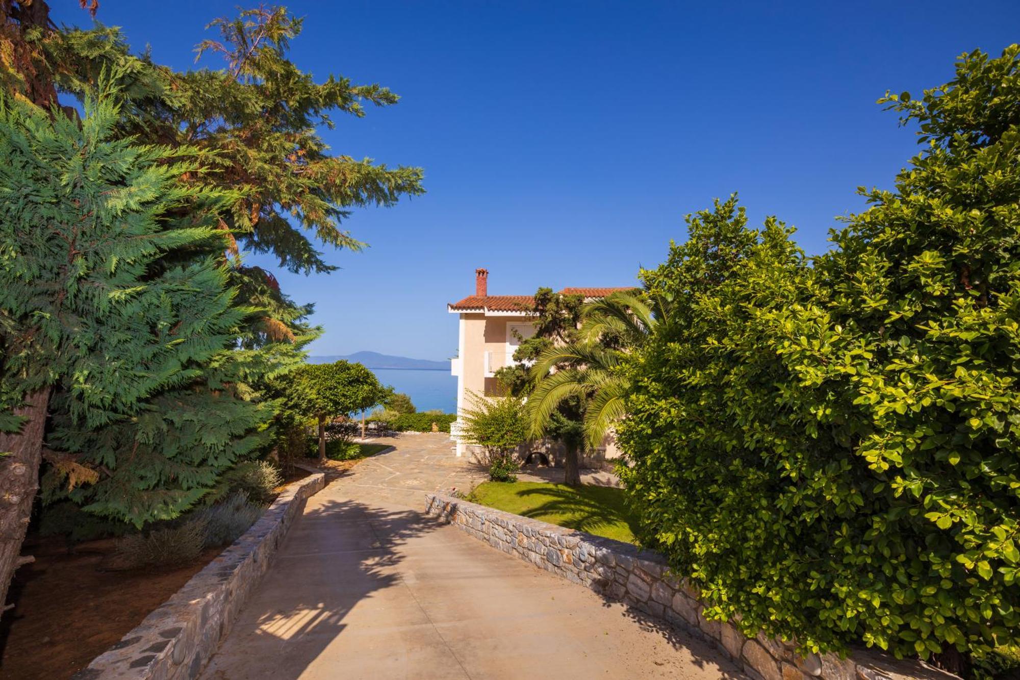 Messinian Blue Seaside Villa Kalamata Bagian luar foto