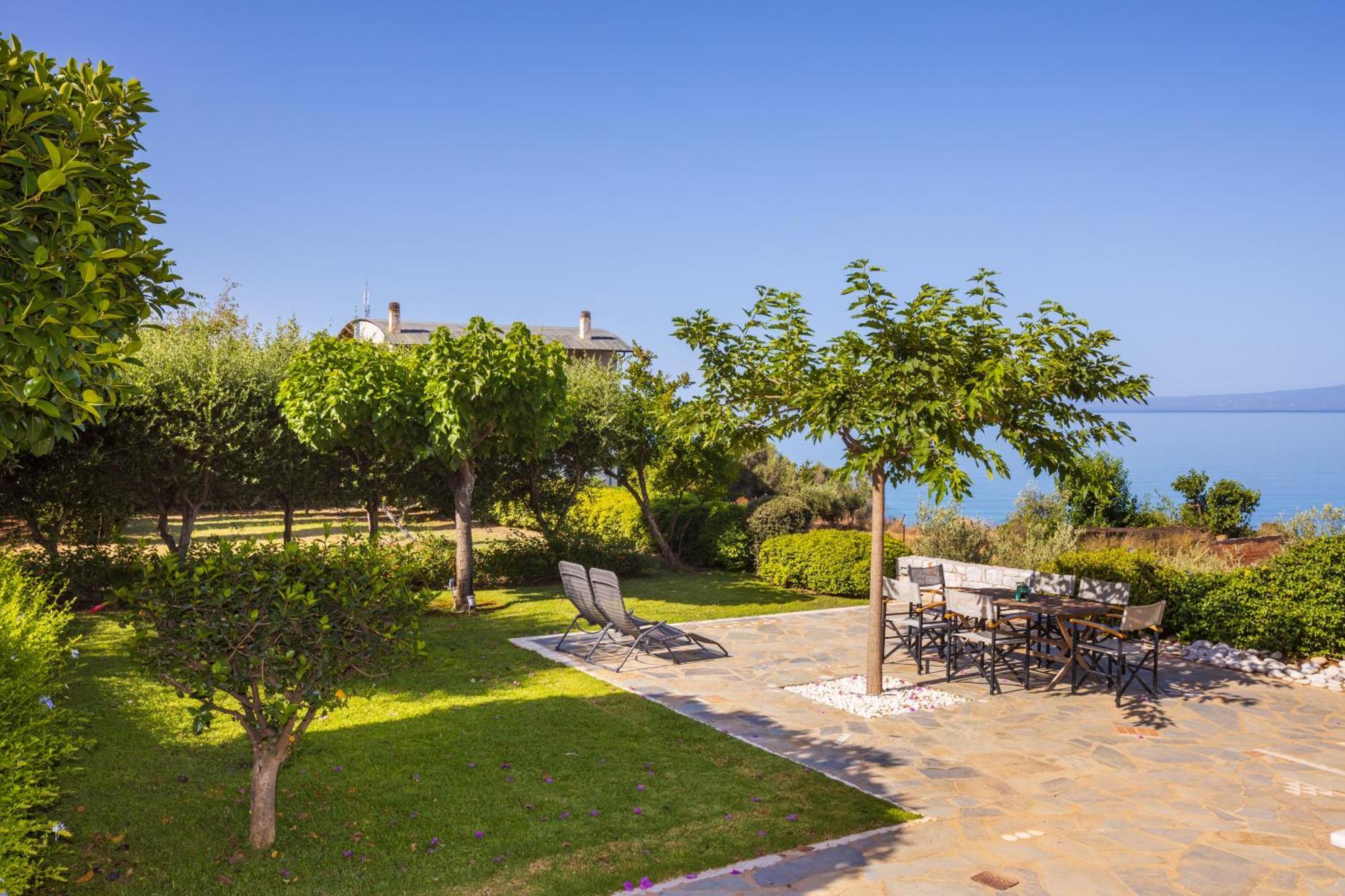 Messinian Blue Seaside Villa Kalamata Bagian luar foto
