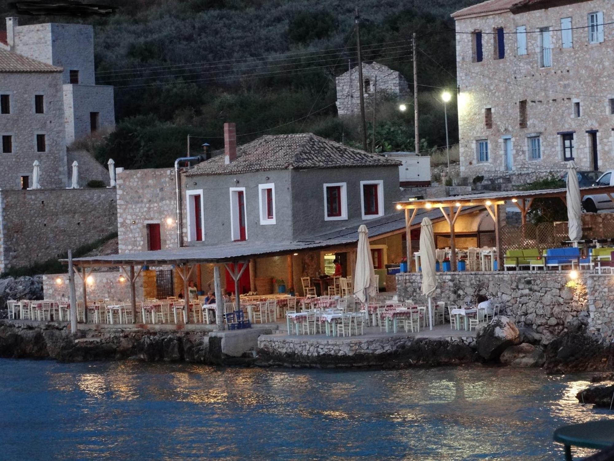 Messinian Blue Seaside Villa Kalamata Bagian luar foto