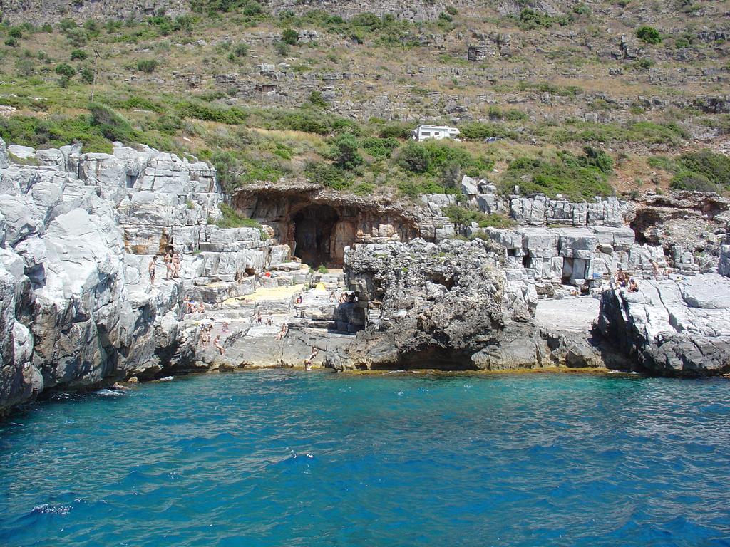 Messinian Blue Seaside Villa Kalamata Bagian luar foto