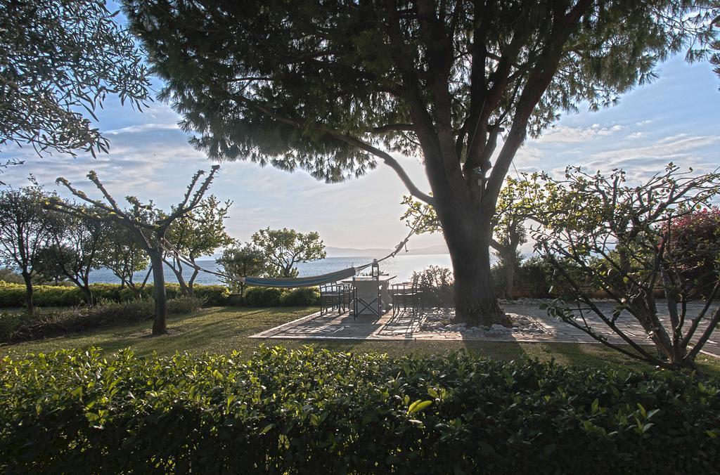 Messinian Blue Seaside Villa Kalamata Bagian luar foto
