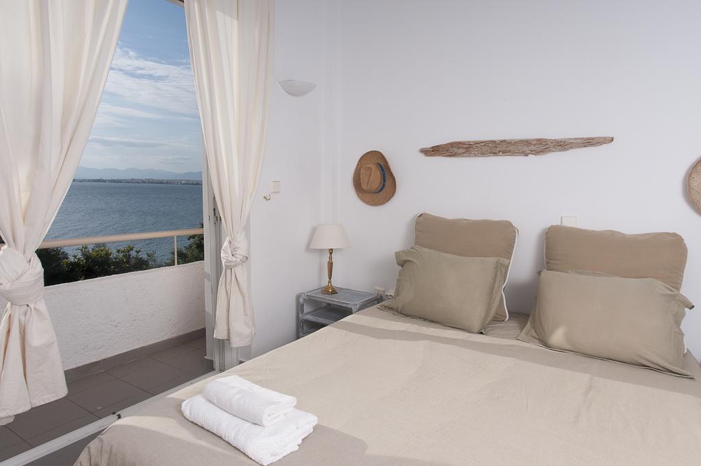 Messinian Blue Seaside Villa Kalamata Bagian luar foto