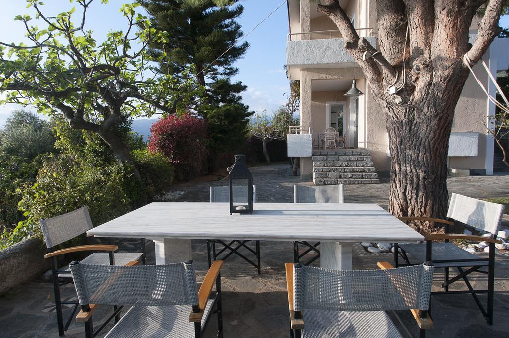 Messinian Blue Seaside Villa Kalamata Bagian luar foto