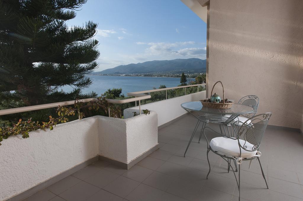 Messinian Blue Seaside Villa Kalamata Bagian luar foto