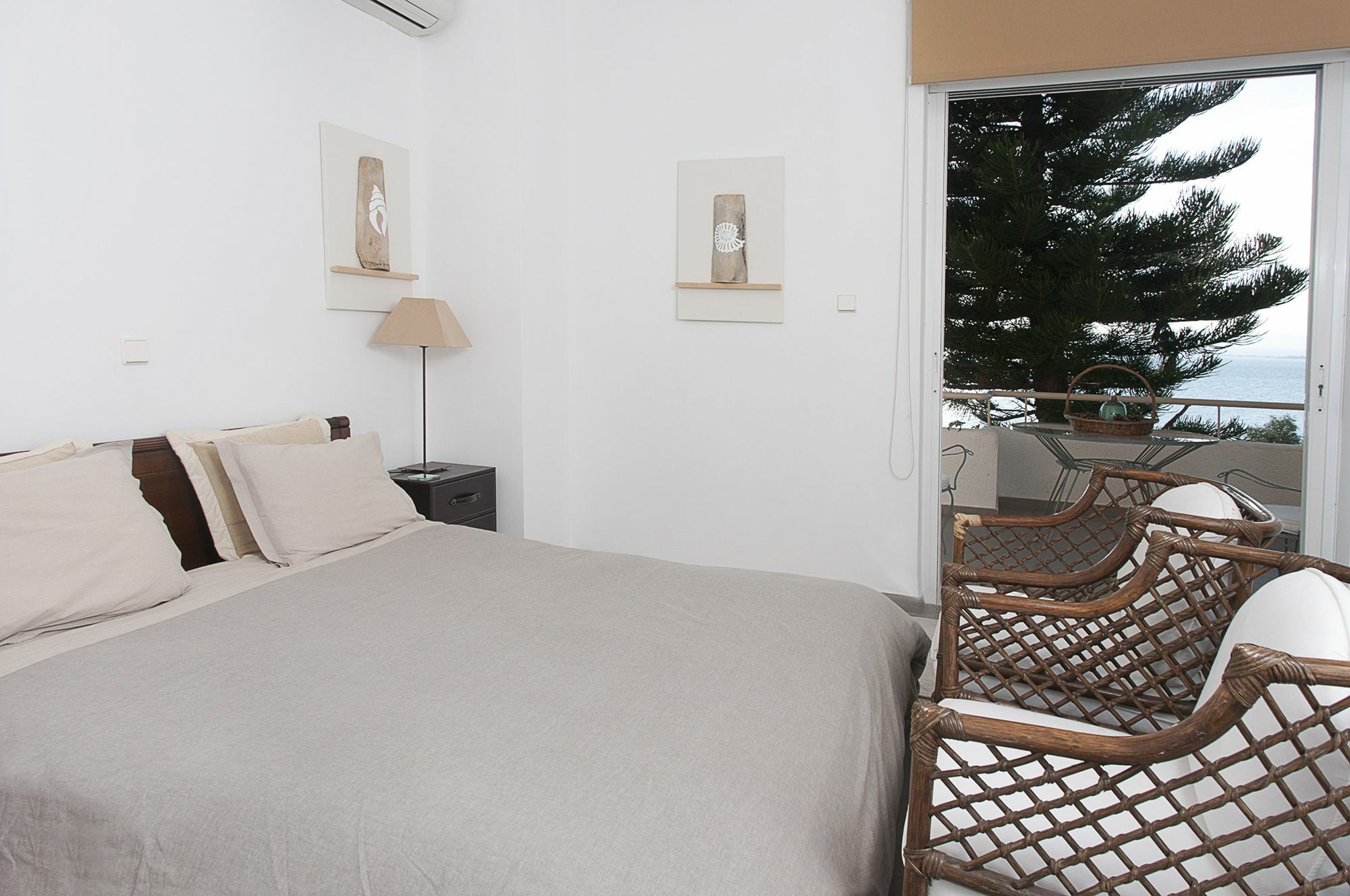 Messinian Blue Seaside Villa Kalamata Bagian luar foto