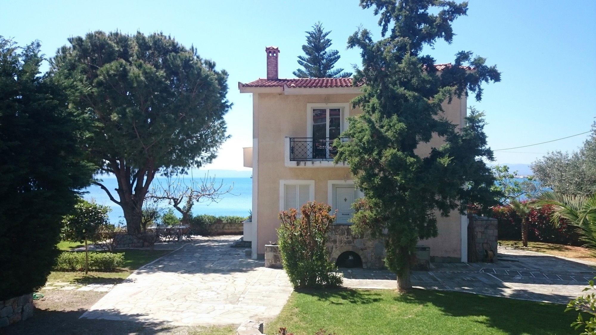 Messinian Blue Seaside Villa Kalamata Bagian luar foto