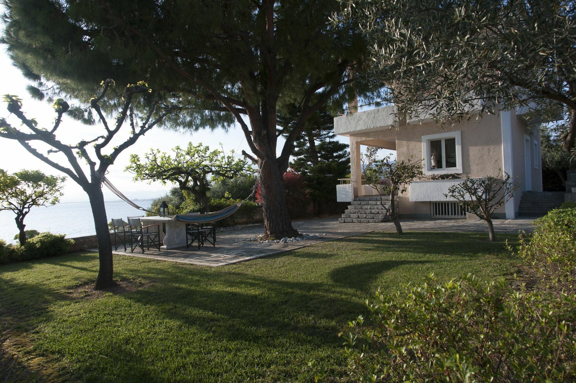Messinian Blue Seaside Villa Kalamata Bagian luar foto
